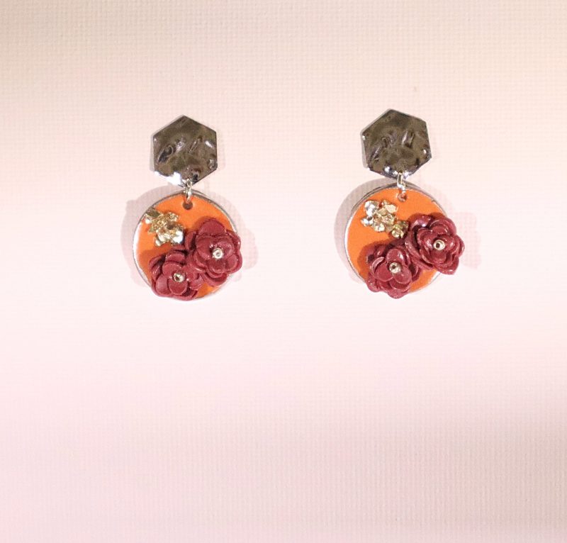 Roses are red hangers.