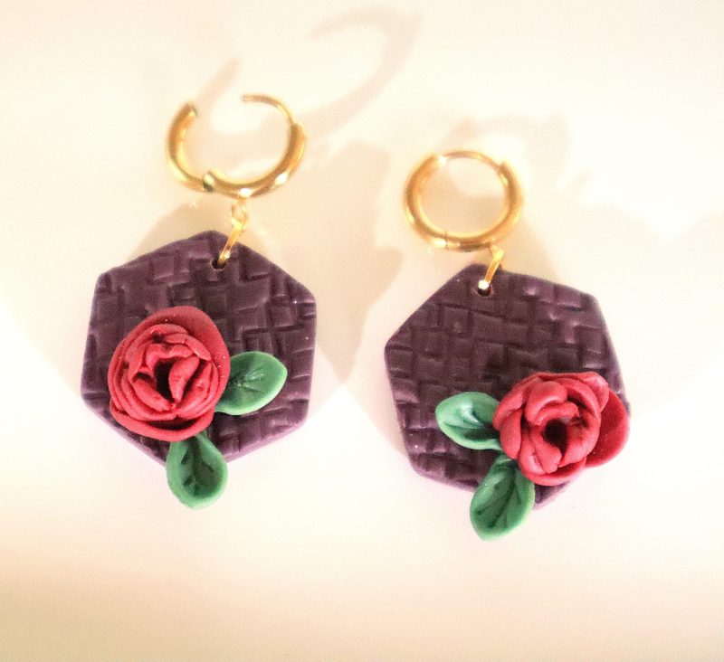 Roses are red hangers