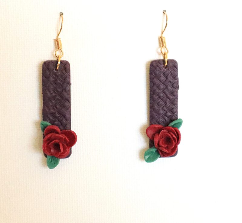 Roses are red hangers.