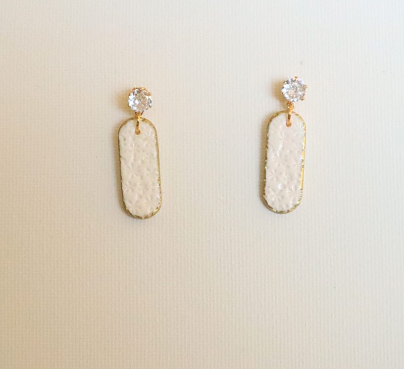 White and gold hangers