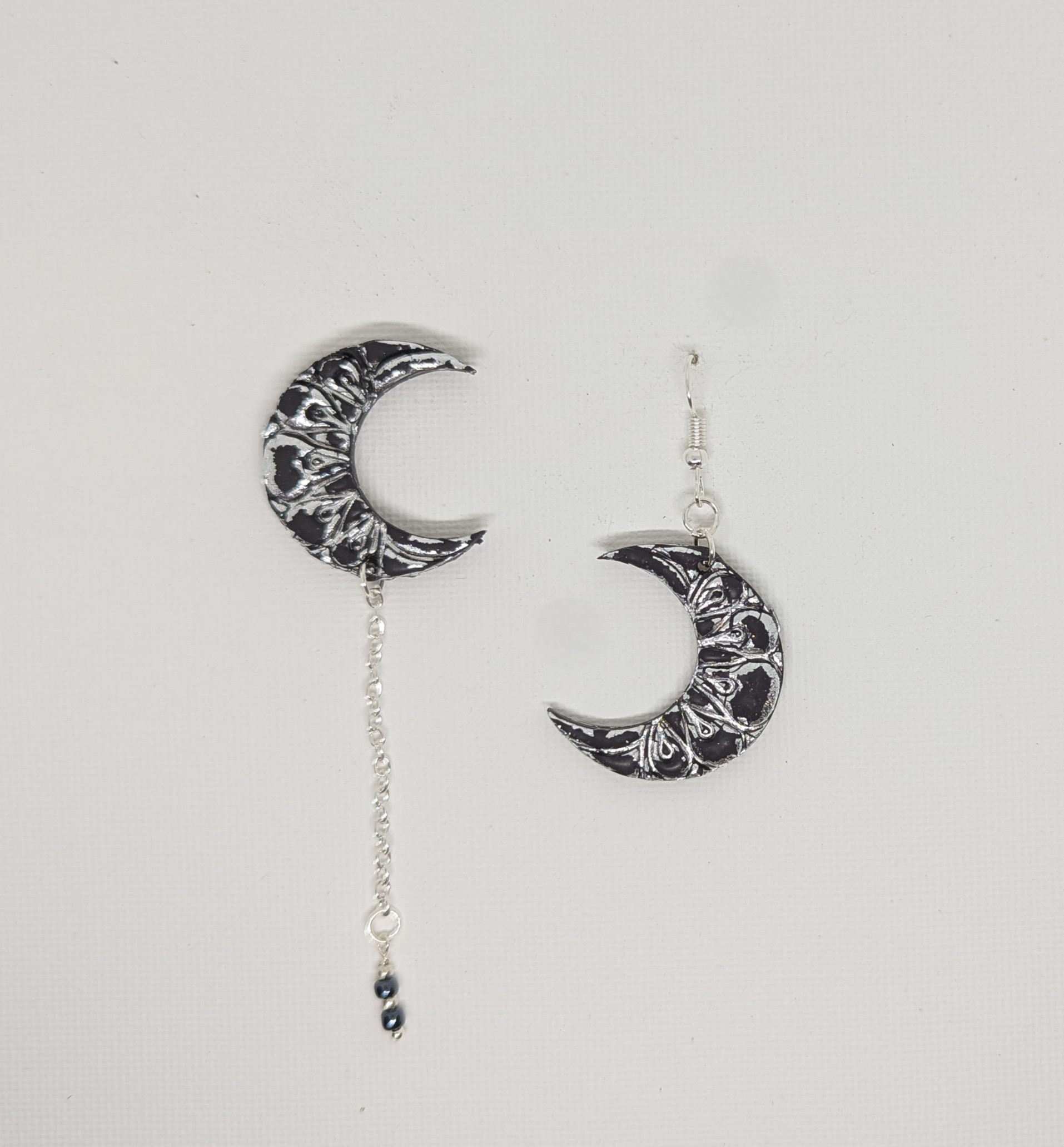 Asymmetrical moon hangers