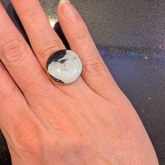 Black&white ring