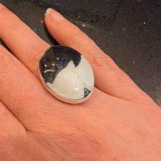 Black&white oval ring